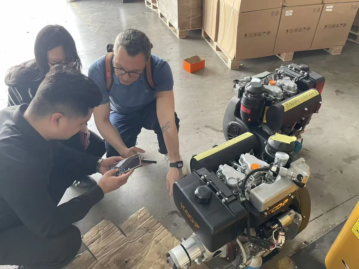 Fabrice, co-créateur du collectif, en audit sur la chaîne d'assemblage d'une usine partenaire en Chine.